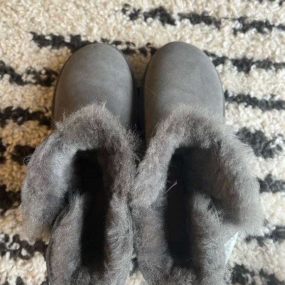 NEW UGG MINI BAILEY BUTTON BLING GREY BOOTS - Picture 7 of 7
